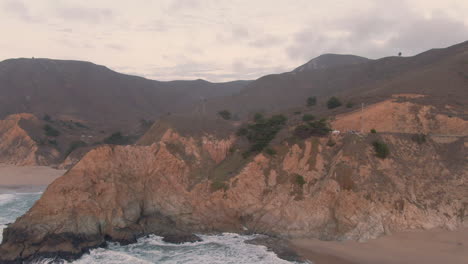 imagerie aérienne 4k des falaises du nord de la californie avec drone