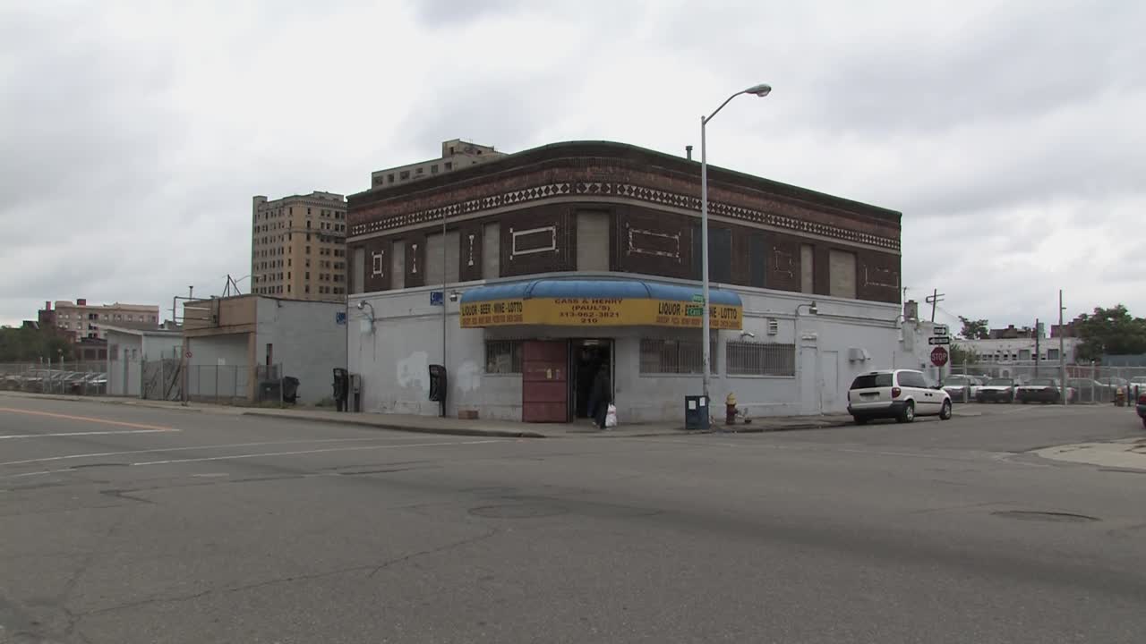 Negozio di liquori a Detroit, Michigan, USA