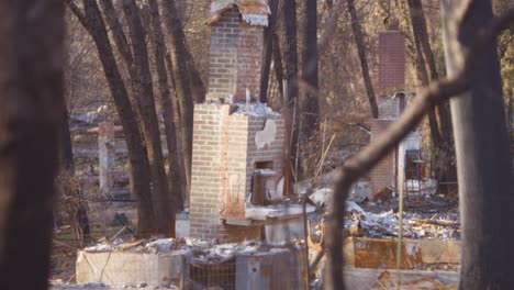 Establishing-shots-of-the-destruction-of-Paradise,-California-following-the-Camp-Fire-5