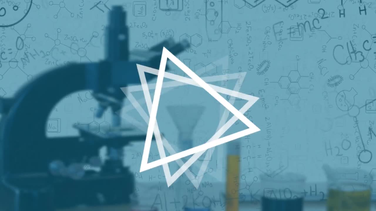 기하학적 삼각형 모양이  ⁇  배경의 화학적 구조에 대해 현미경 위에서 회전합니다.