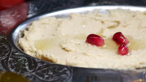 hummus with pomegranate