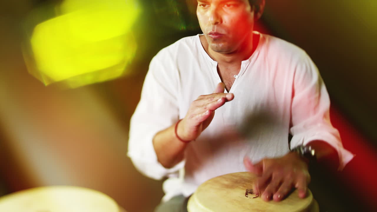 hombre de tambor del congo