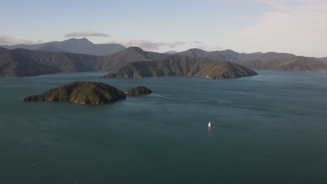 Allports-Island-And-Kumutoto-Bay-On-Queen-Charlotte-Sound-In-Marlborough,-New-Zealand