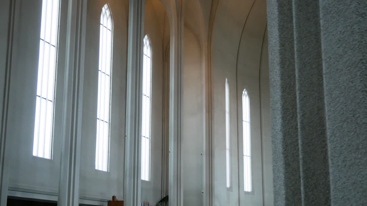hallgrimskirkja 교회 내부 패닝 샷