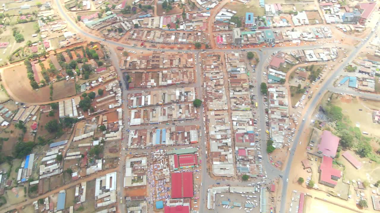 Vista aerea con drone di una comunità rurale a Kamatira, West Pokot, Kapenguria, Kenya