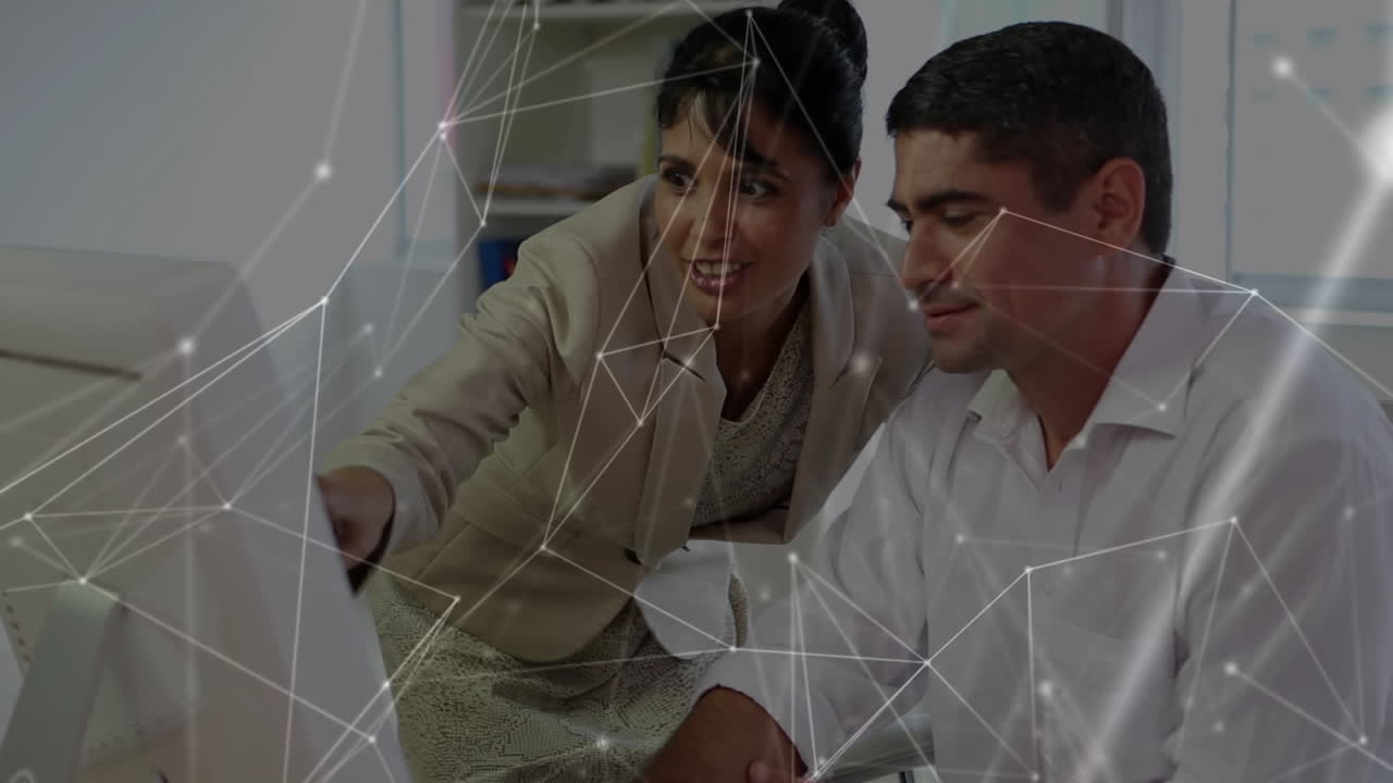 animación de la red de conexiones con el procesamiento de datos sobre personas de negocios