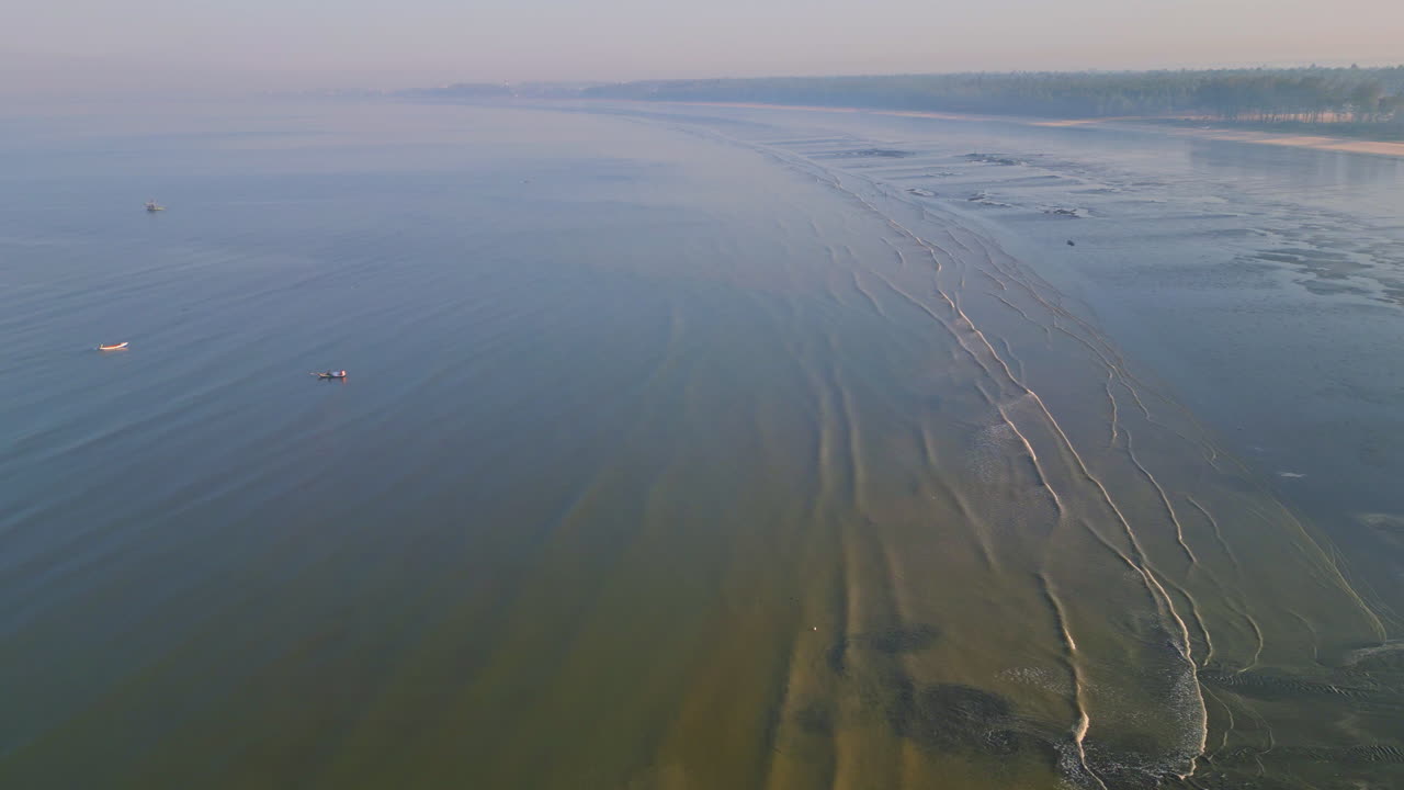 드론으로 촬영된 시르가온 해변의 상단 각도 팔가르 마하라슈트라 인도