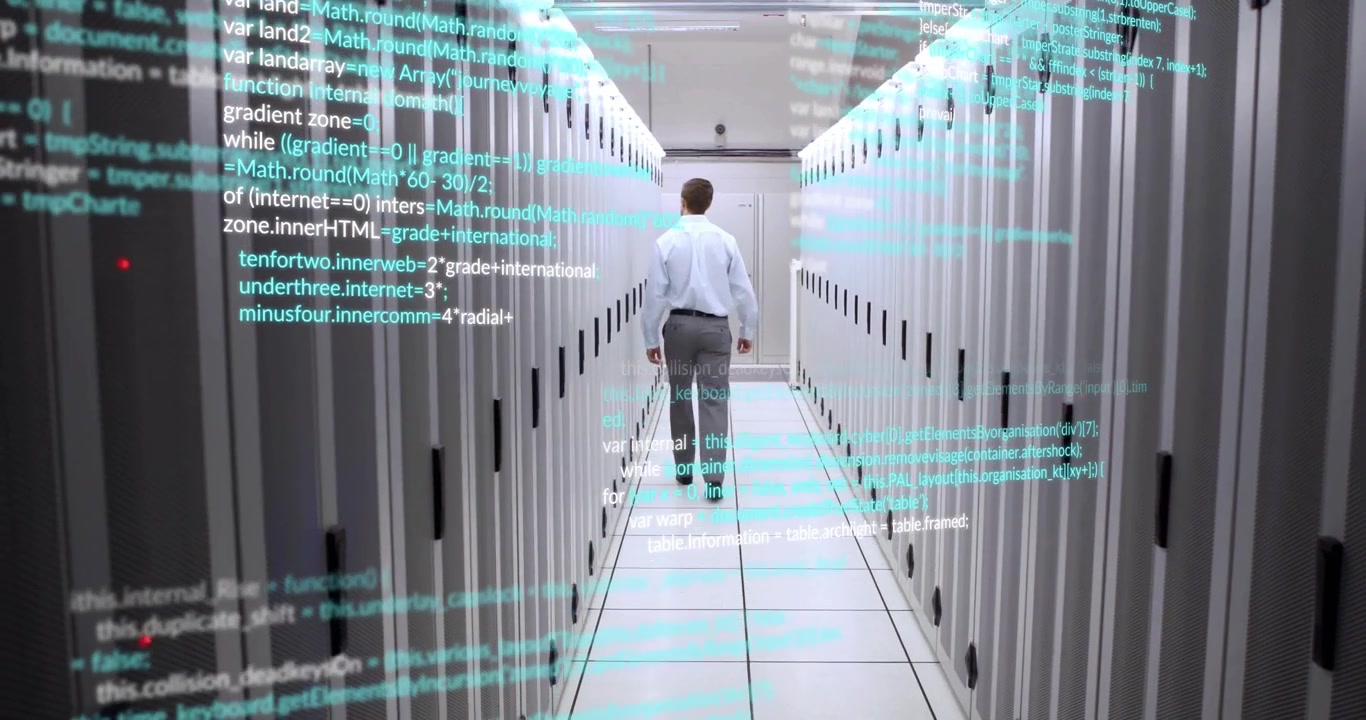 IT-ingeniør går i serverkorridor, aktiverer kode, viser overvågning, beregning, adgangskode, formular
