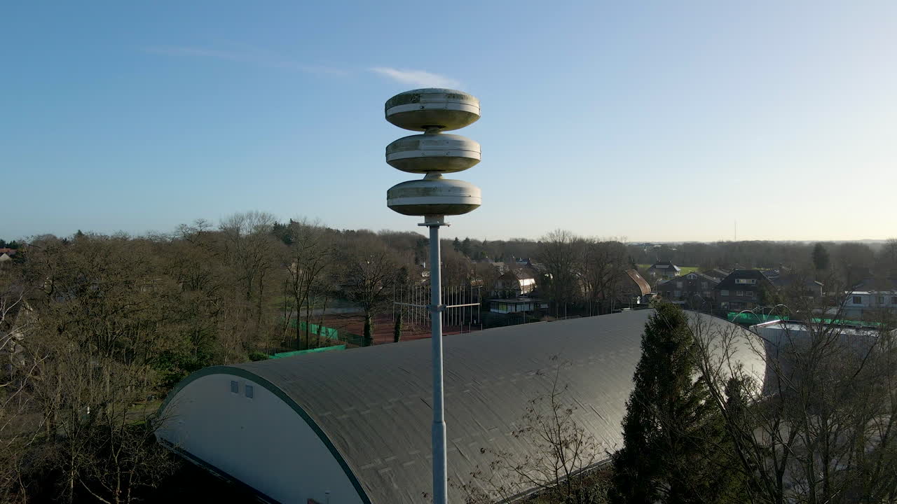 네덜란드의 공습 사이렌을 향해 천천히 이동 - 닫기