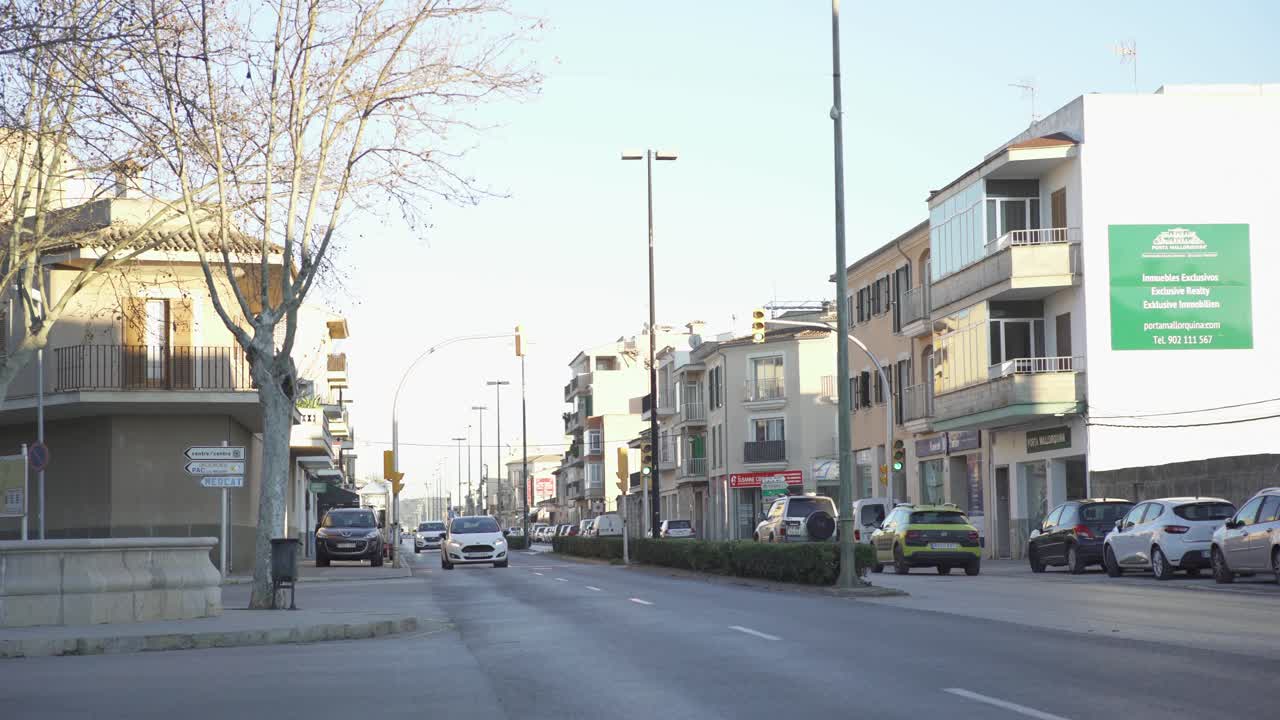 escena callejera en una ciudad europea