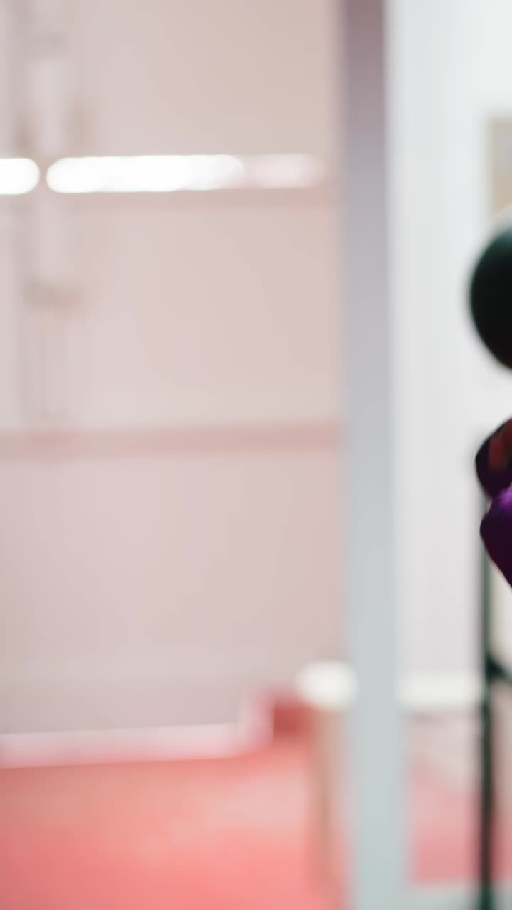 mujer practicando boxeo