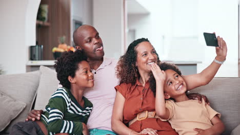 hogar, cara selfie y sonrisa de familia africana