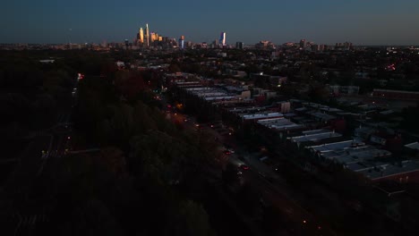 Edificios-Urbanos-De-La-Ciudad-Por-La-Noche