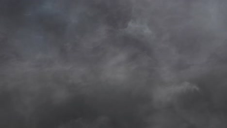 Hacia-Las-Nubes-Cumulonimbus-Que-Crecen-En-El-Cielo