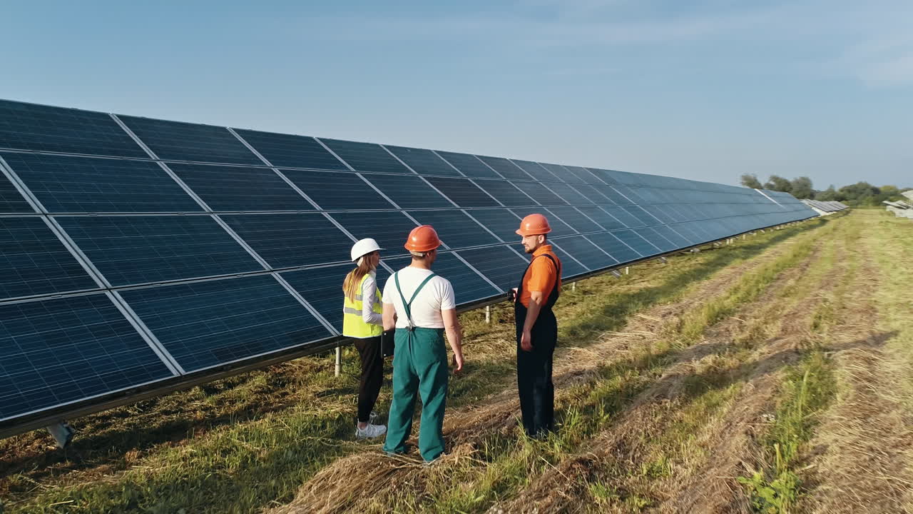 mantenimiento de la granja de paneles solares