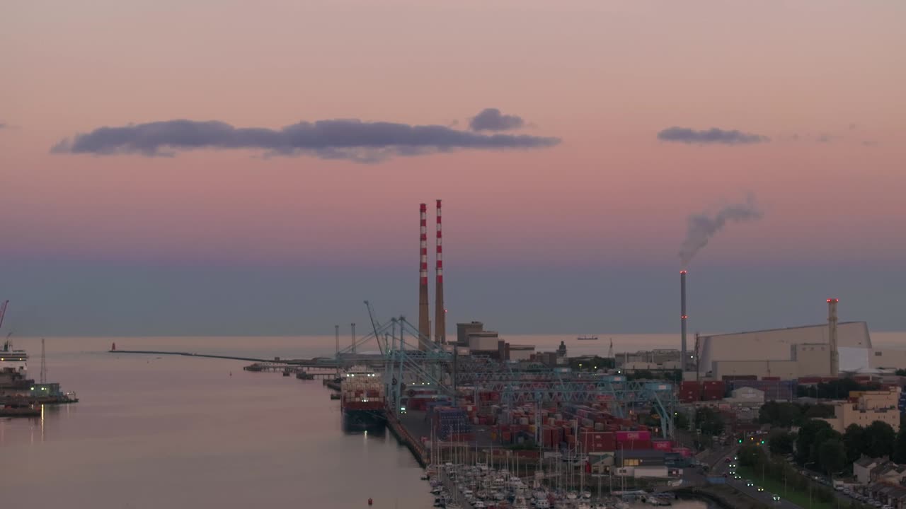 풀베그 굴의 놀라운 해가 지는 색상 06- 4k 영화 드론 영상 - co