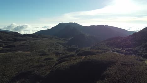 Vista-Aérea-Del-Paisaje-Alrededor-Del-Páramo-Del-Sol-En-Los-Andes-Colombianos-Cerca-De-La-Ciudad-De-Urrao.