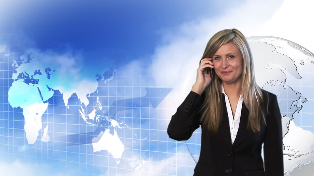 joven mujer de negocios feliz hablando haciendo una llamada