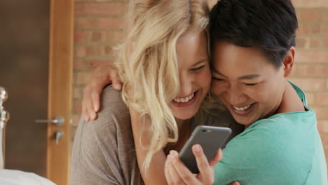 Friends-at-home-having-fun-laughing-using-smart-phone