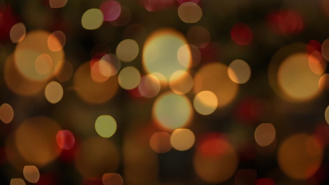 animación de velas sobre el árbol de navidad y regalos