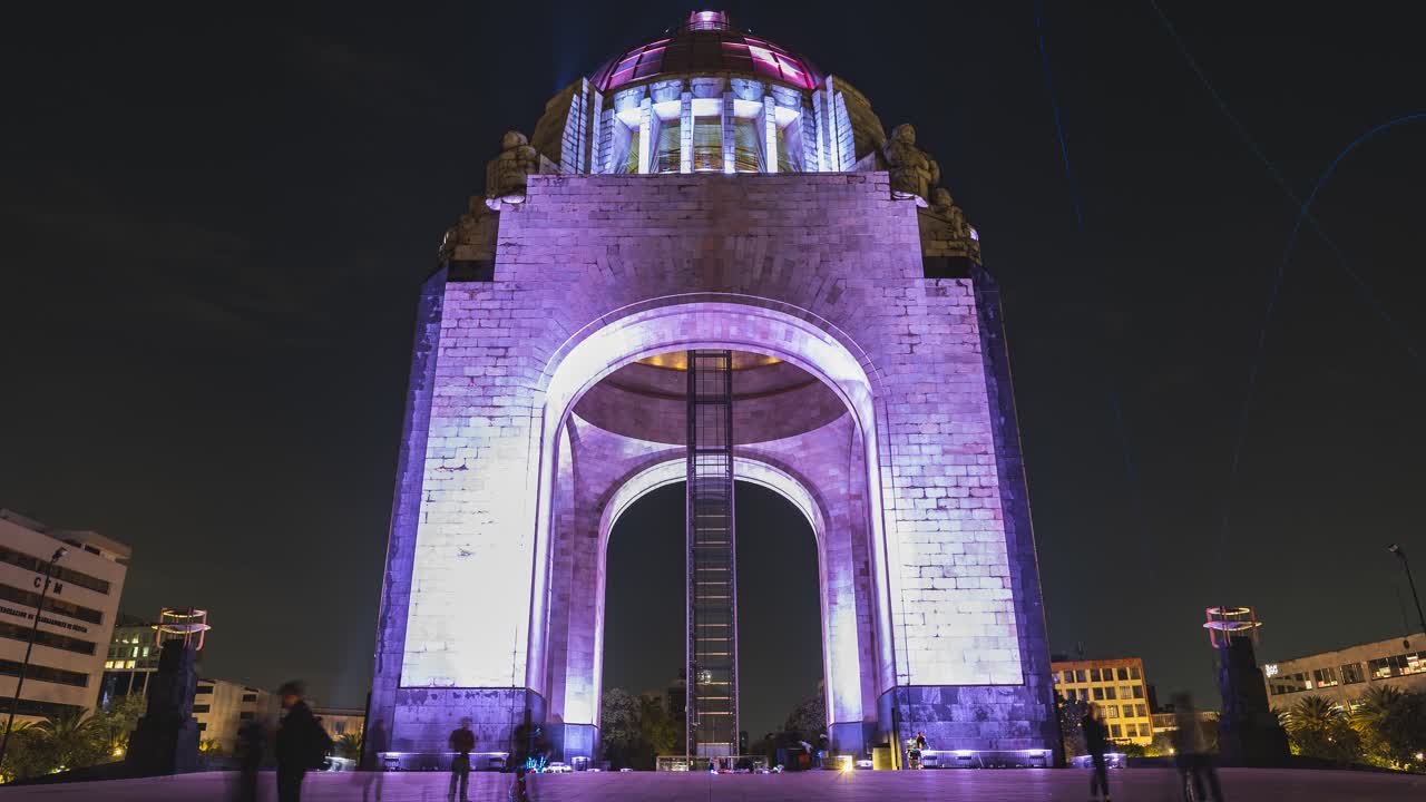 lapso de tiempo nocturno del monumento en la plaza de la republica