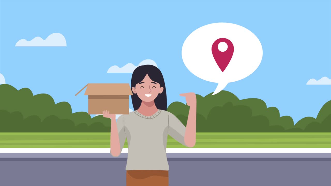 mujer levantando una caja de cartón en la calle