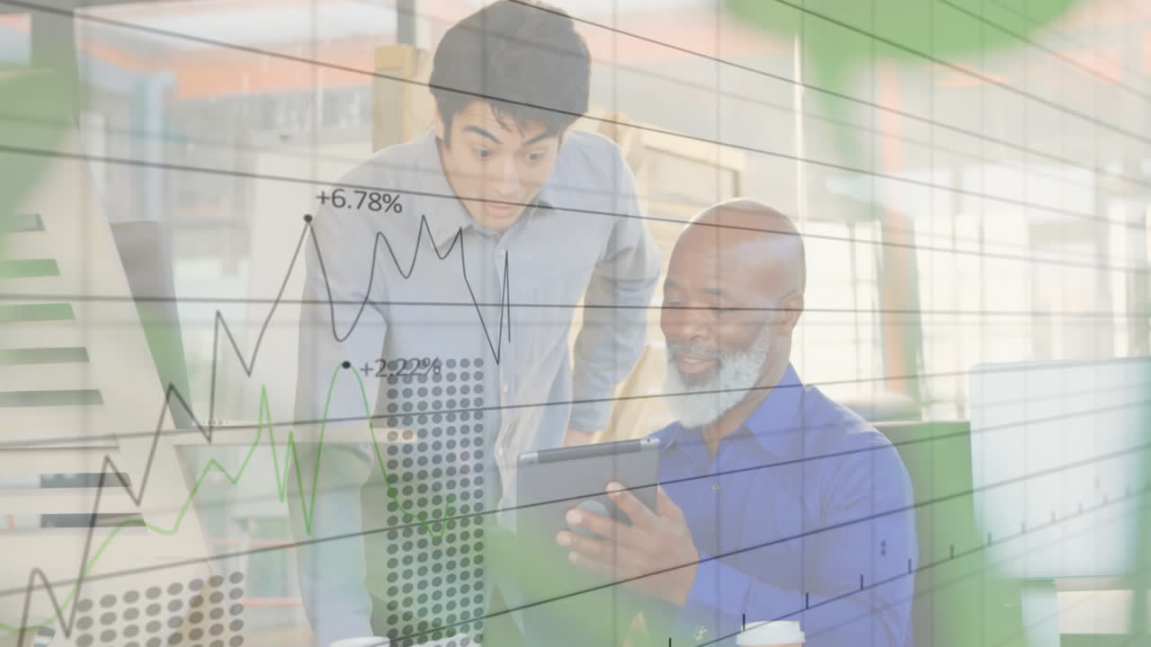 animación de gráficos financieros sobre diversas personas de negocios que colaboran en la oficina