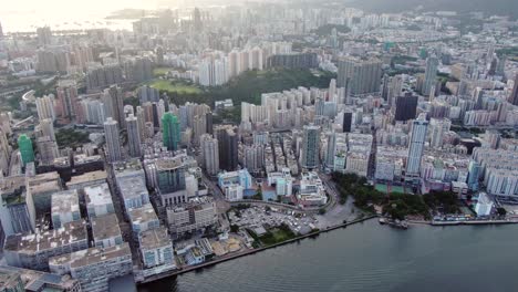 Bahía-De-Hong-Kong-Y-Horizonte-Con-Rascacielos,-Escena-De-La-Tarde