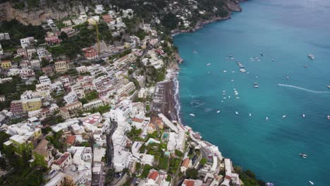 Vista-Aérea-Del-Destino-De-Vacaciones-De-Ensueño-De-Positano,-Italia