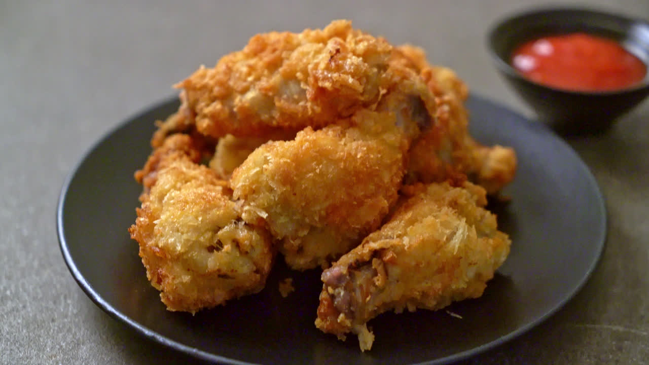 케과 함께 겨운  날개