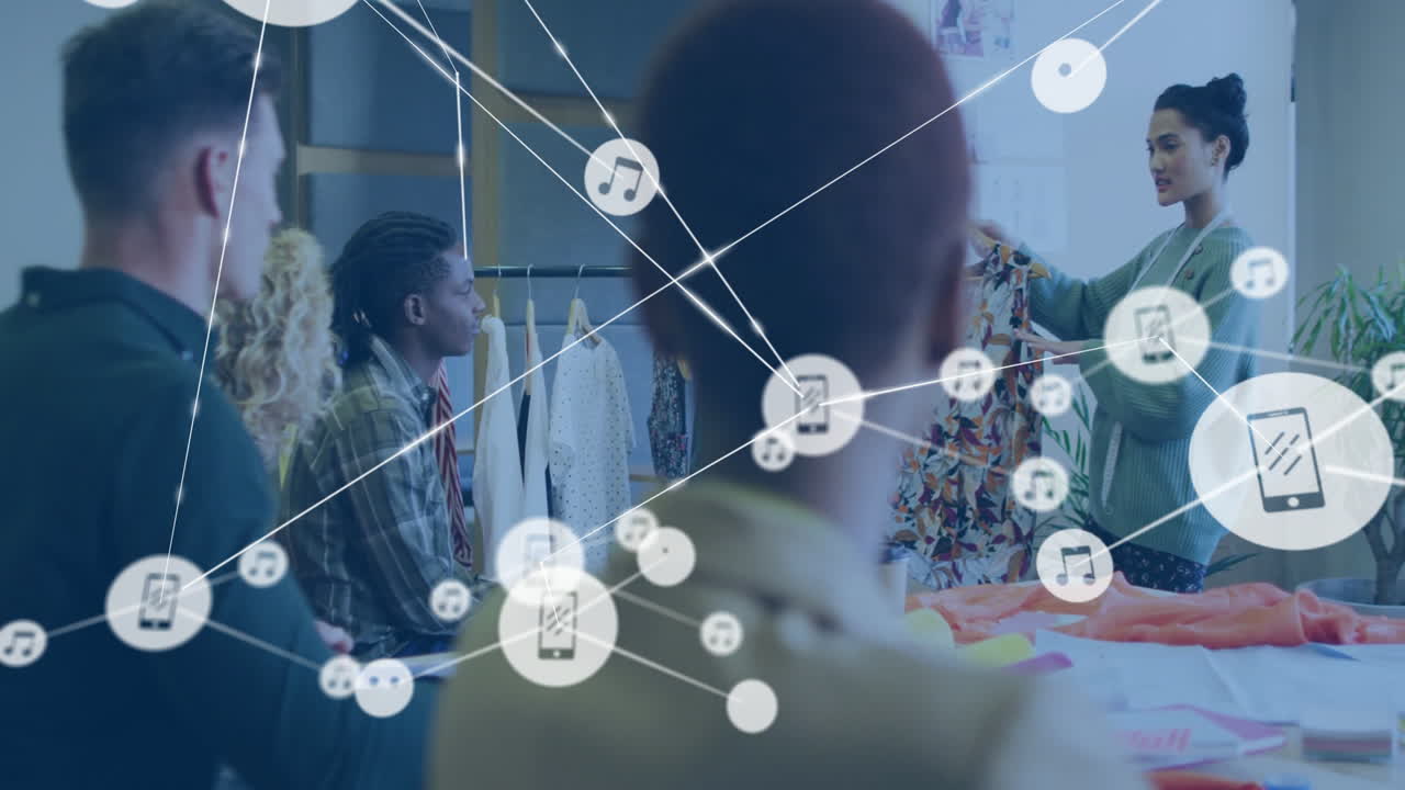 사무실의 다양한 비즈니스 사람들 위에 장치 아이콘으로 연결 네트워크의 애니메이션