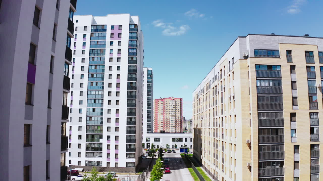 도시 의 현대적 인 아파트 건물