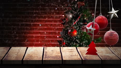 animación de decoraciones de baubles de navidad sobre el árbol de navidad en el fondo