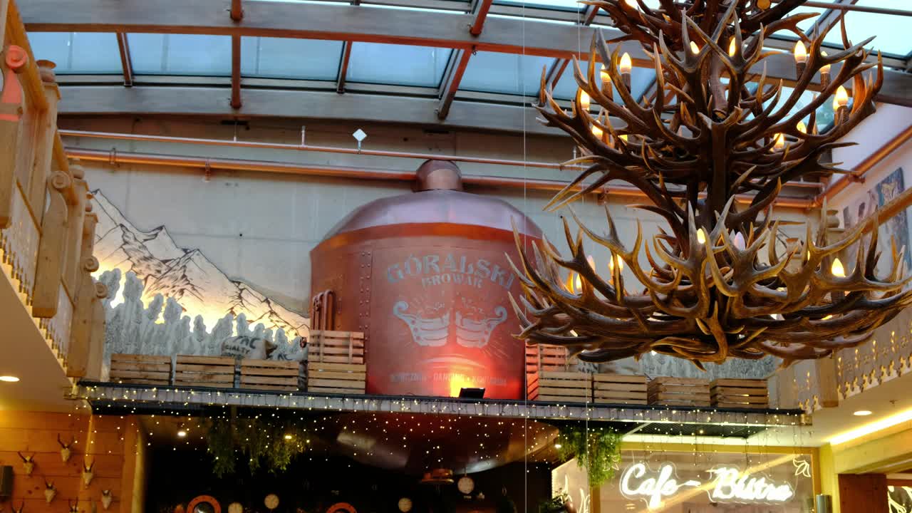 폴란드 자코파네의 고랄스키 레스토랑과 고랄 전통 장식 - 맥주 양조 - 유럽 전망