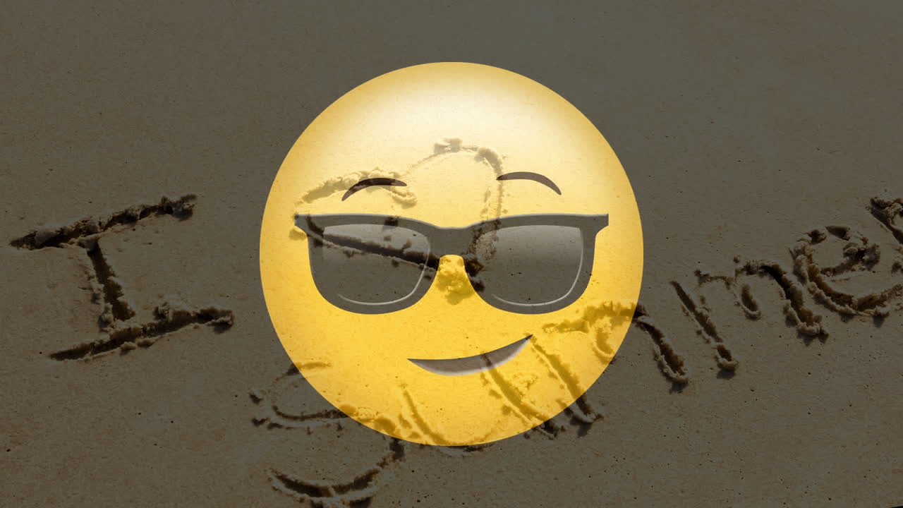 Faccina gialla con testo sulla spiaggia