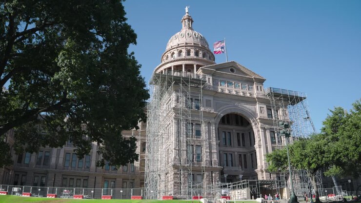 Vista dal basso dell'edificio del Campidoglio del Texas ad Austin, Texas