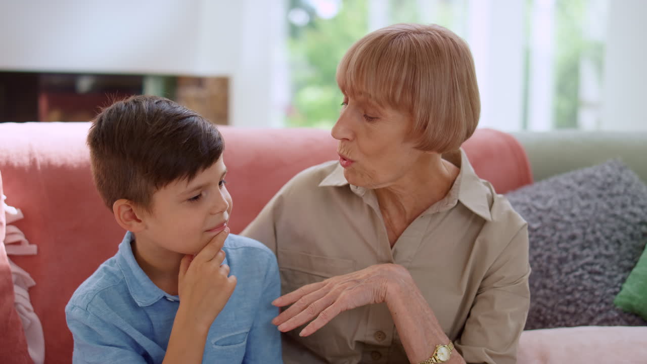 niño pensativo agitando la cabeza