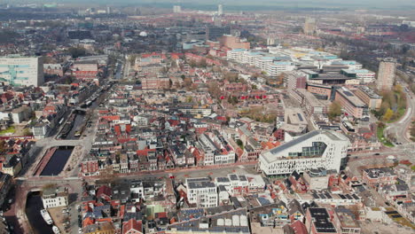 Vista-Panorámica-Aérea-Del-Edificio-De-Oficinas-Damsterpoort-En-Groningen,-Países-Bajos