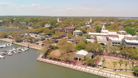 Vista-Aérea-De-Los-Barcos-Estacionados-En-El-Puerto-De-Charlestown