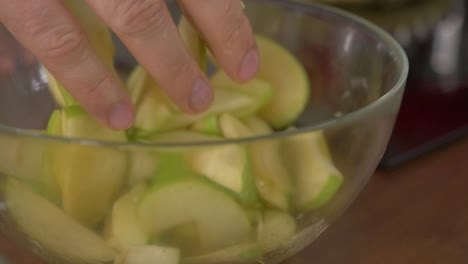 preparing sliced apples for a dessert