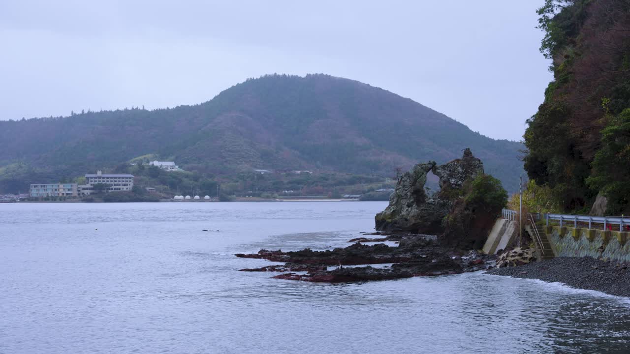 Đá Medo-iwa trên Quần đảo Nishinoshima Oki, vùng nông thôn Shimane, Nhật Bản