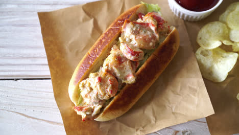 homemade lobster roll with potato chips