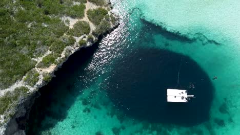 vista aérea del agujero azul de los decanos y sus alrededores