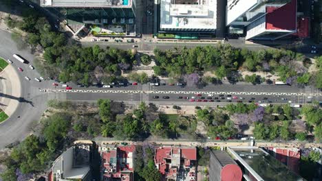 Toma-De-Drone-De-La-Avenida-Paseo-De-La-Reforma-En-La-Ciudad-De-México