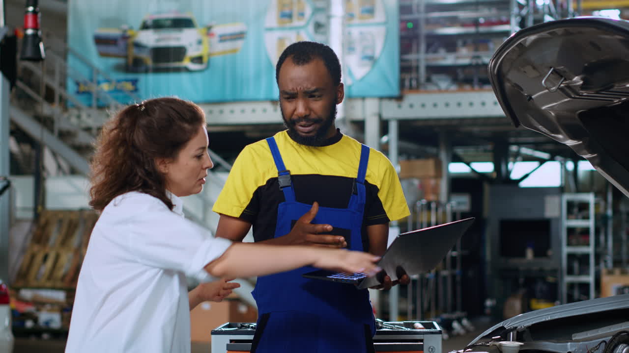 Specialist showing client car damages