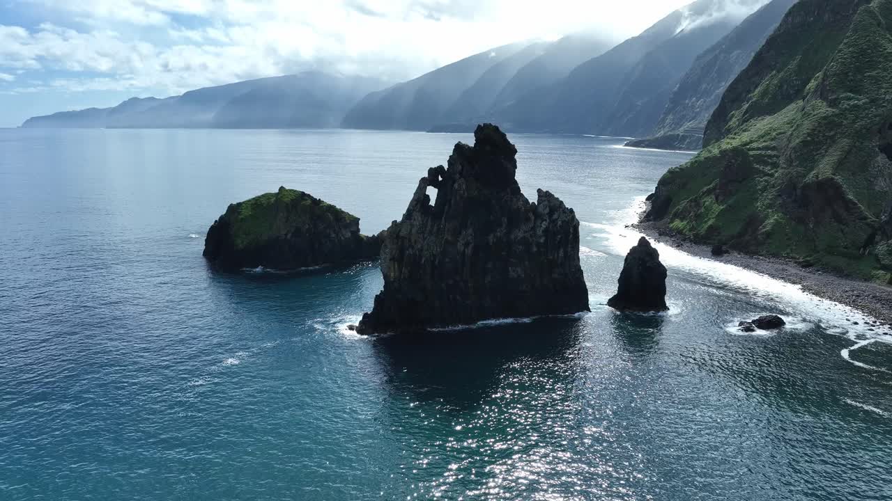 바다 하늘의 배경과 함께 ribeira da janela의 섬의 사랑스러운 전망