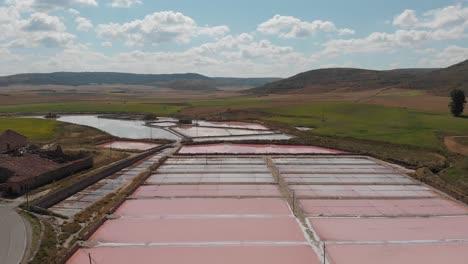 vista aérea ascendente de las salinas de imon