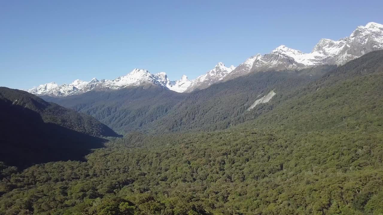 vista aérea de las montañas en nueva zelanda