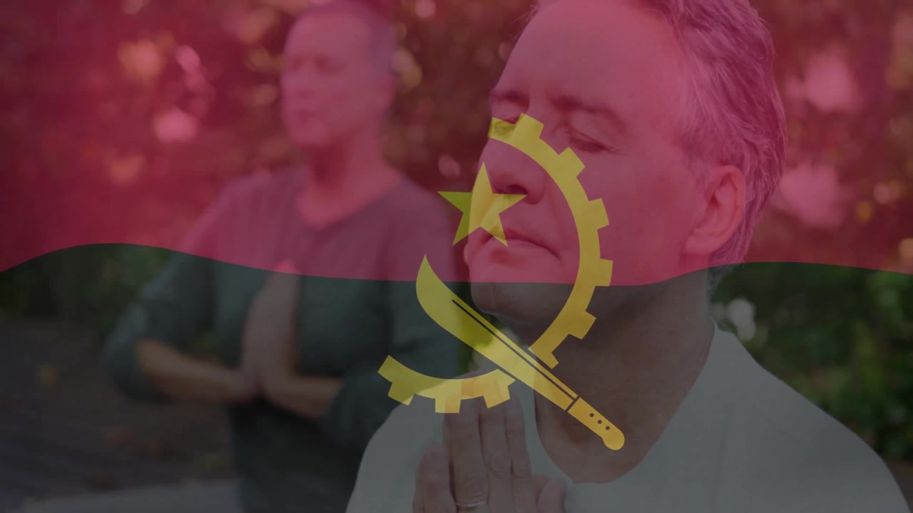 Uomo e donna che meditano su una panchina in una scena di benessere, con una sovrapposizione semi-trasparente della bandiera dell'Angola