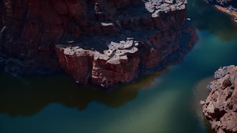 vista aérea de un río cañón